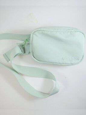 Athleta Fanny Pack Belt Bag Travel Purse Crossbody Adjustable Mint Green